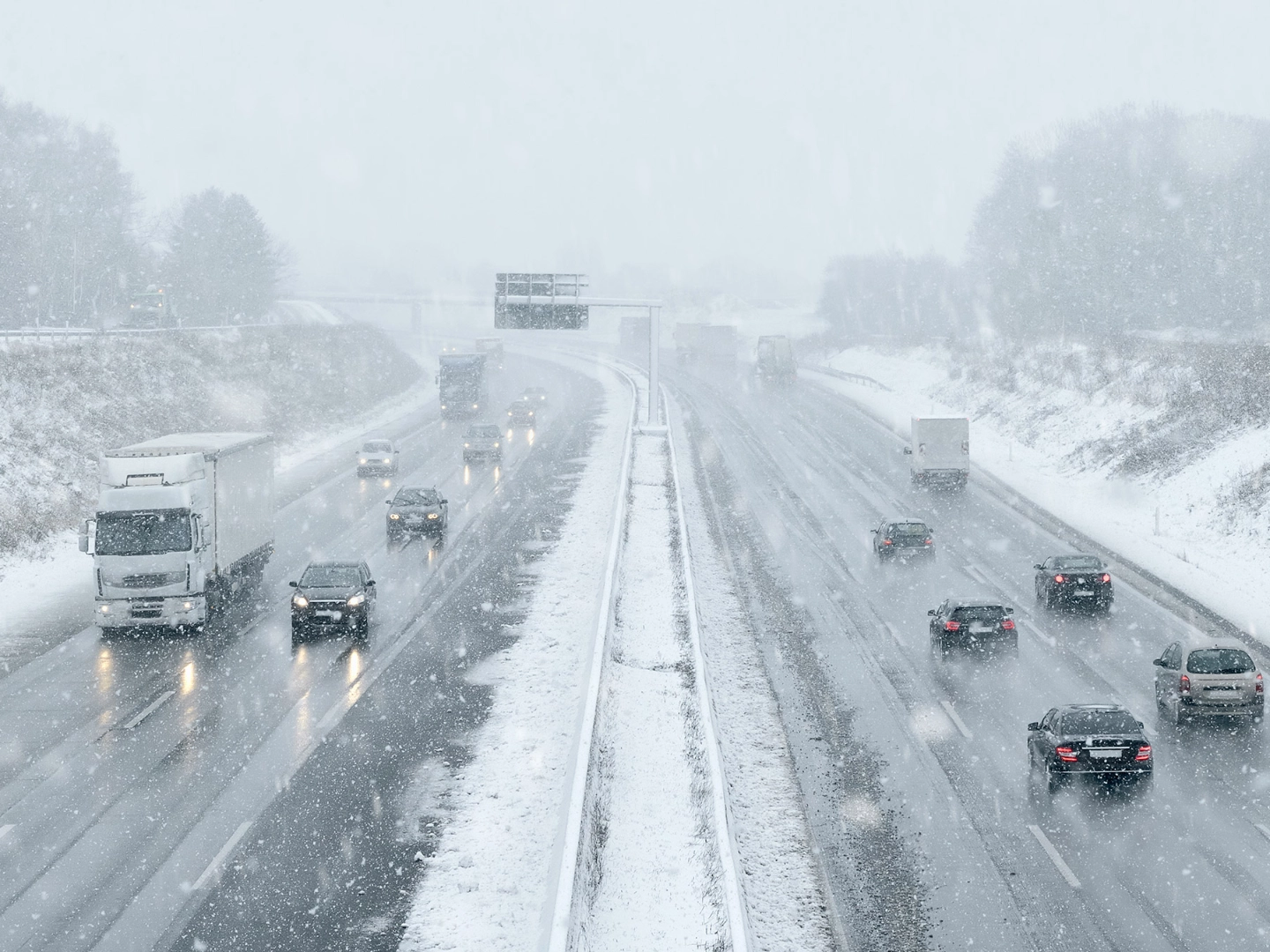 Wintereinbruch und Stau auf den Autobahnen