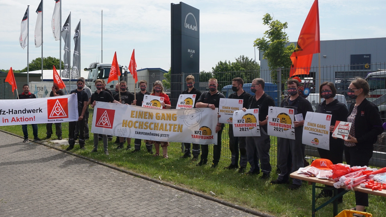 Kfz-Tarifrunde: Warnstreik MAN Kiel